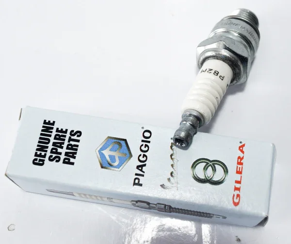 641387 - CANDELA NGK ER9EH-6N VESPA LX-SPRINT-PRIMAVERA 50 4T 4V Consegna Rapida