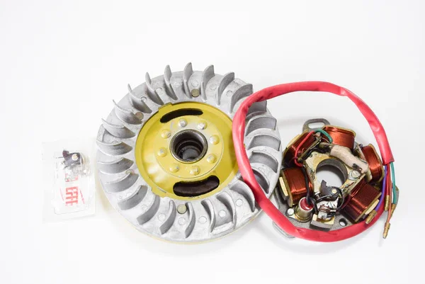 X48 - VOLANO COMPLETO DI STATORE A PUNTE 12 VOLT LAMBRETTA LI 3 SERIE CODICE X48 Solo Oggi
