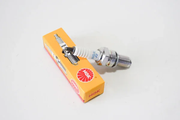 Promo Stagionale 404300035 - CANDELA NGK CR8EH9
