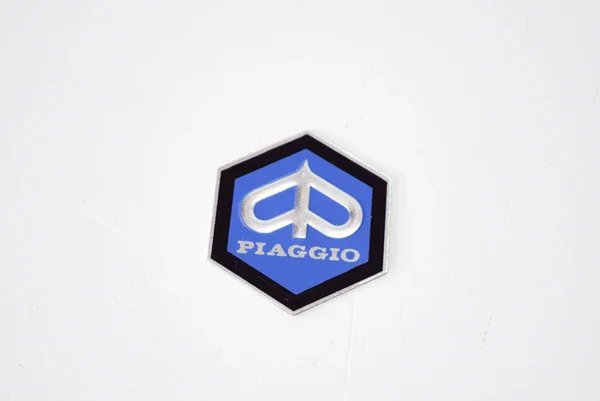 Professionale 5776 - SCUDETTO PIAGGIO ADESIVO MEDIO MM.31